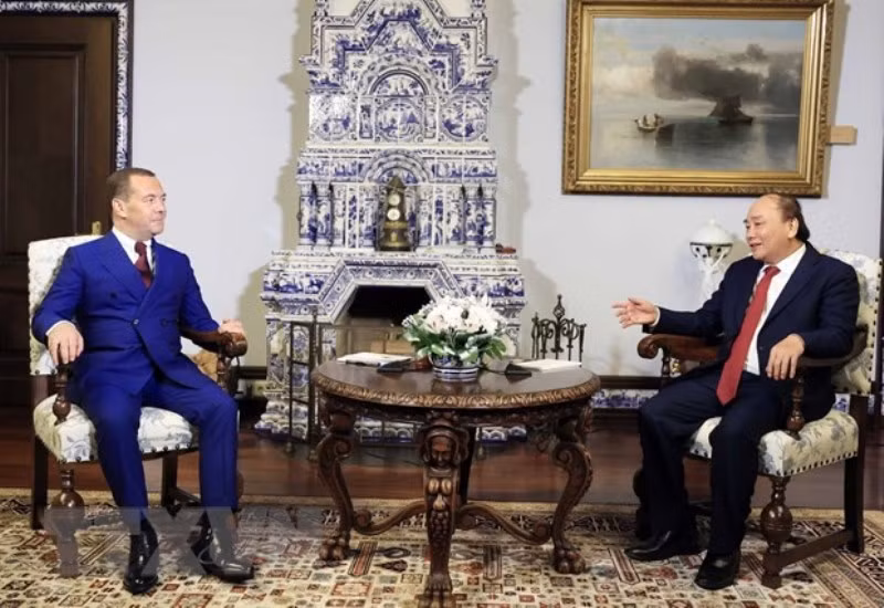 Chủ tịch nước Nguyễn Xuân Phúc gặp Phó Chủ tịch Hội đồng An ninh Liên bang Nga D. Medvedev. (Ảnh: Thống Nhất/TTXVN) 