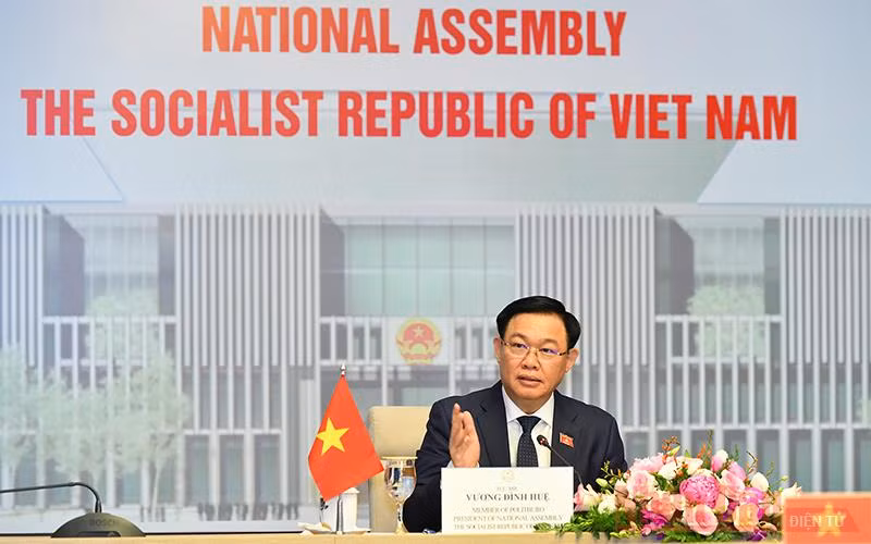 Chủ tịch Quốc hội Vương Đình Huệ phát biểu tại buổi hội đàm. Ảnh: Duy Linh
