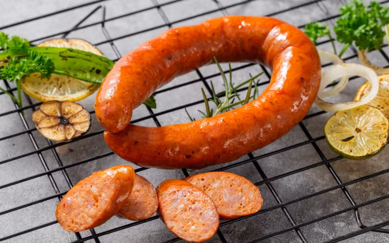 Ở nhà chống dịch cùng xúc xích cao cấp Đức Việt
