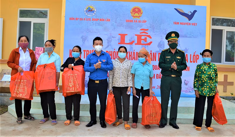 Khai trương Phòng khám Quân-dân y tại xã biên giới Ia Lốp -0