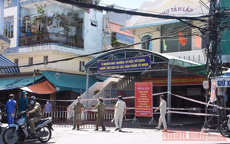 Đà Nẵng phong toả, tạm dừng kinh doanh nhiều chợ có tiểu thương nghi nhiễm Covid-19 -0