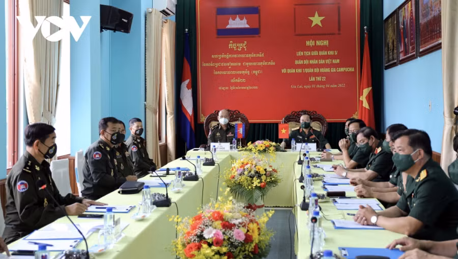 Hội nghị liên tịch lần thứ 22 giữa Quân khu 5 (Quân đội Nhân dân Việt Nam) với Quân khu 1 (Quân đội Hoàng gia Campuchia). (Ảnh: VOV)