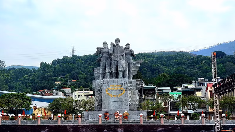 Khánh thành Quảng trường 12/11 và Tượng đài “Vinh quang thợ mỏ Việt Nam” -0