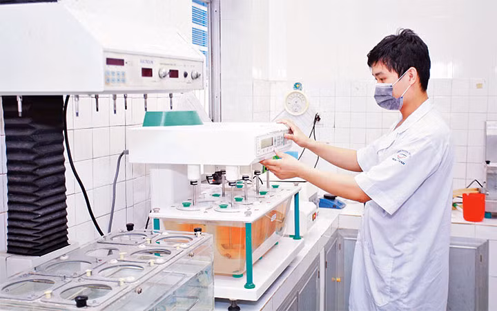 Hoạt động nghiên cứu tại Công ty cổ phần Dược Hà Tĩnh.