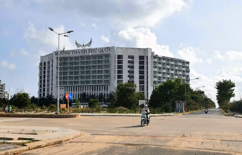 Công trình khách sạn Mường Thanh Phú Quốc vi phạm về trật tự xây dựng đã phải tháo dỡ phần vi phạm.