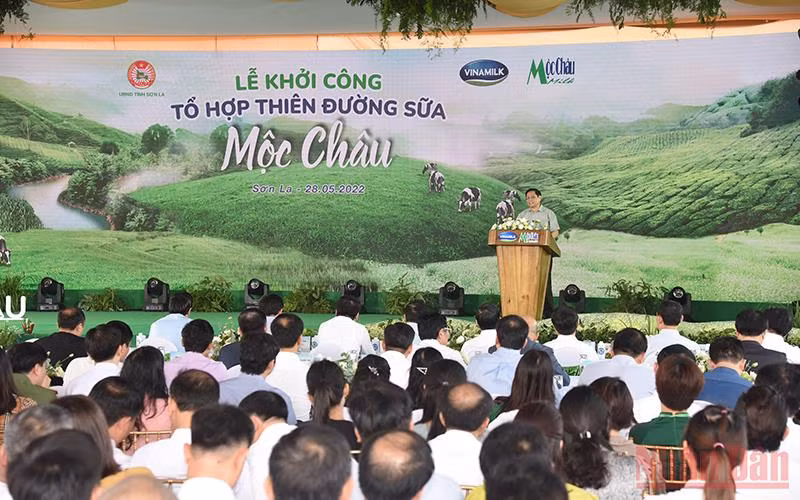 Thủ tướng Phạm Minh Chính dự Lễ khởi công Dự án Tổ hợp Thiên đường sữa Mộc Châu -0