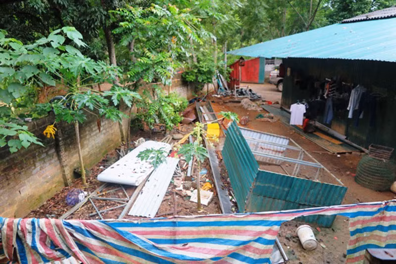 Triệt phá hai băng nhóm bảo kê đường biên ở Lào Cai -0