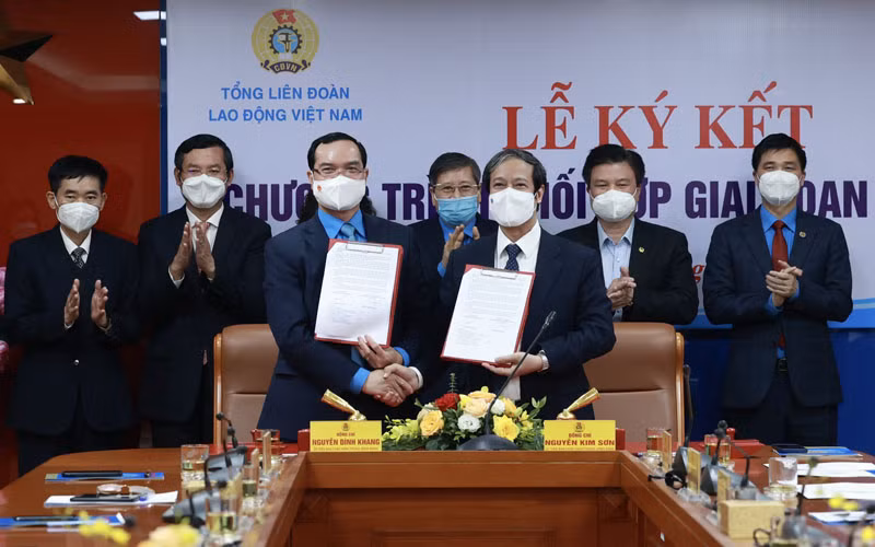 Đẩy mạnh học tập suốt đời trong công nhân lao động