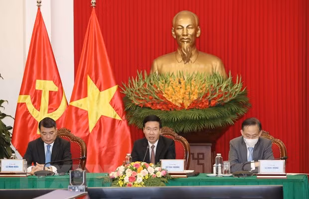 Thường trực Ban Bí thư Võ Văn Thưởng dự Hội nghị trực tuyến Bàn tròn do Đảng nước Nga Thống nhất tổ chức. (Ảnh: Phương Hoa/TTXVN)
