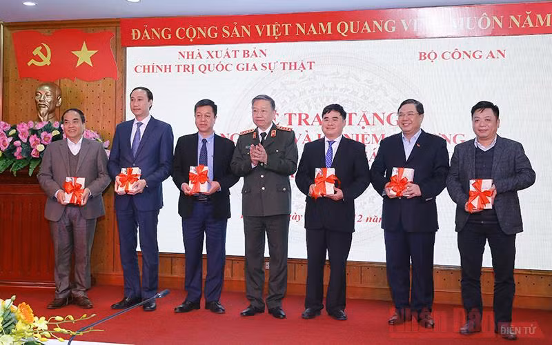 Giới thiệu sách của Bộ Công an tại NXB Chính trị quốc gia Sự thật -0