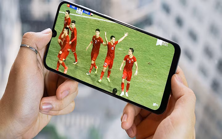 Công nghệ và điện thoại thông minh đã hỗ trợ đắc lực cho người xem truyền hình.