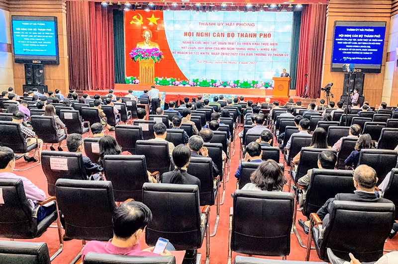 Quang cảnh nghiên cứu, học tập, quán triệt và triển khai thực hiện Kết luận của Hội nghị Trung ương 4 (khóa XIII) tại điểm cầu Trung tâm thành phố Hải Phòng.