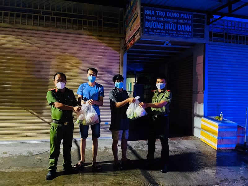 Bình Dương hỗ trợ lương thực, thực phẩm cho người dân vùng “khóa chặt, đông cứng” -0