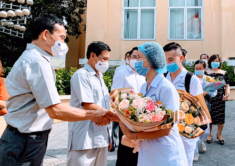 Bước vào “tâm dịch” với niềm tin chiến thắng -0