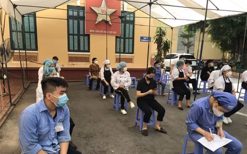Bộ Y tế đề nghị Hà Nội hỗ trợ chỗ giãn cách người nhà bệnh nhân và nơi lưu trú cho thầy thuốc Bệnh viện Việt Đức -0