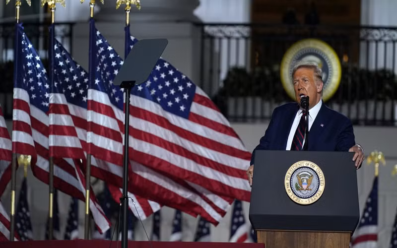 Ông Trump phát biểu tại khu vườn phía nam Nhà trắng, ngày 27-8. (Ảnh: AP)