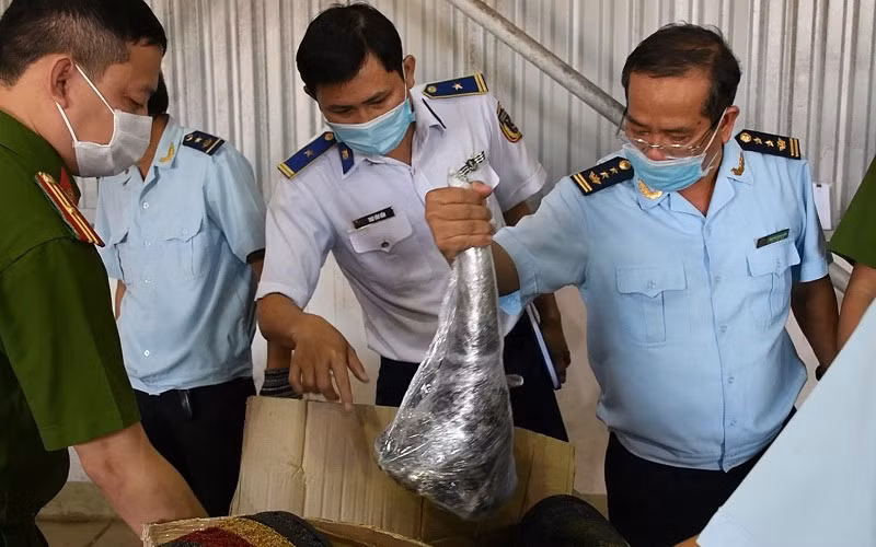 Hơn 138kg nghi sừng tê giác bị bắt giữ.
