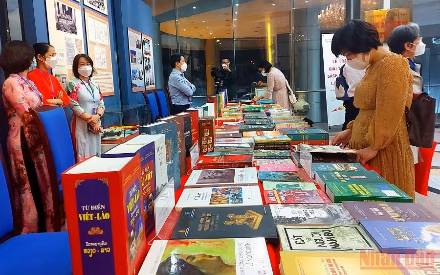 24 tác phẩm xuất sắc được trao Giải thưởng Sách Quốc gia năm 2021 -0