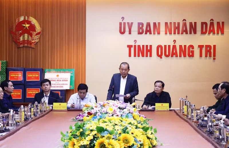 Phó Thủ tướng Thường trực Chính phủ Trương Hòa Bình cùng đoàn công tác làm việc với lãnh đạo tỉnh Quảng Trị.