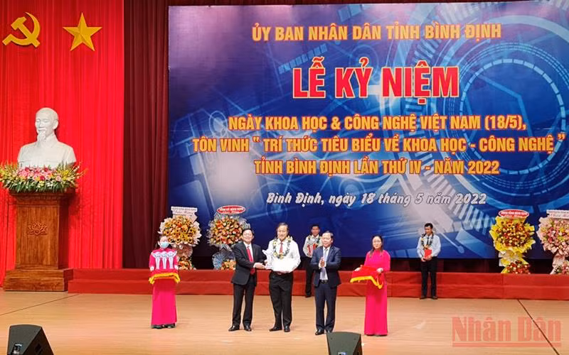Bình Định tôn vinh 59 trí thức tiêu biểu về khoa học, công nghệ.