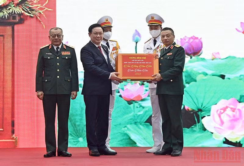 Chủ tịch Quốc hội yêu cầu tiếp tục xây dựng Tình báo Quốc phòng mạnh về tiềm lực và hiệu quả cao -0