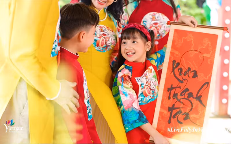 Hình ảnh xuân đoàn viên ấm áp trong clip "Việt Nam: Đi Để Yêu! - Xuân đoàn viên". (Ảnh chụp màn hình) 