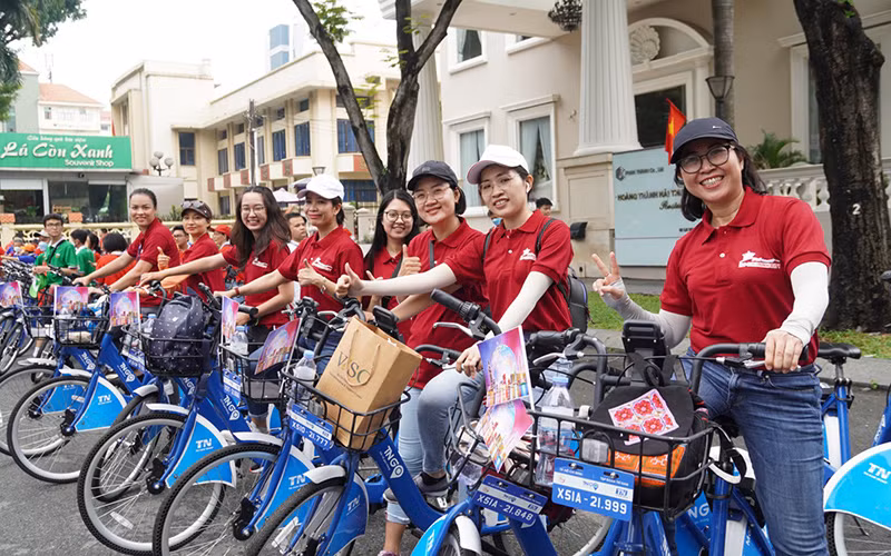 Tháng tư, những nụ cười trở lại -0