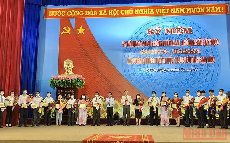 Tuyên dương 67 thầy thuốc tiêu biểu trong tỉnh có thành tích xuất sắc phòng, chống dịch Covid-19.