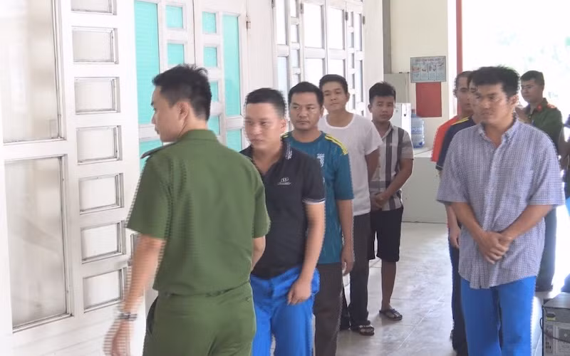 Các đối tượng tham gia đường dây đưa người xuất cảnh trái phép bị bắt giữ.