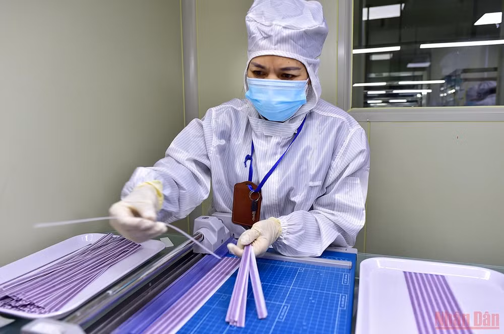 Cận cảnh quy trình sản xuất kit Test nhanh kháng nguyên SARS-CoV-2 “Made in Viet Nam” -0