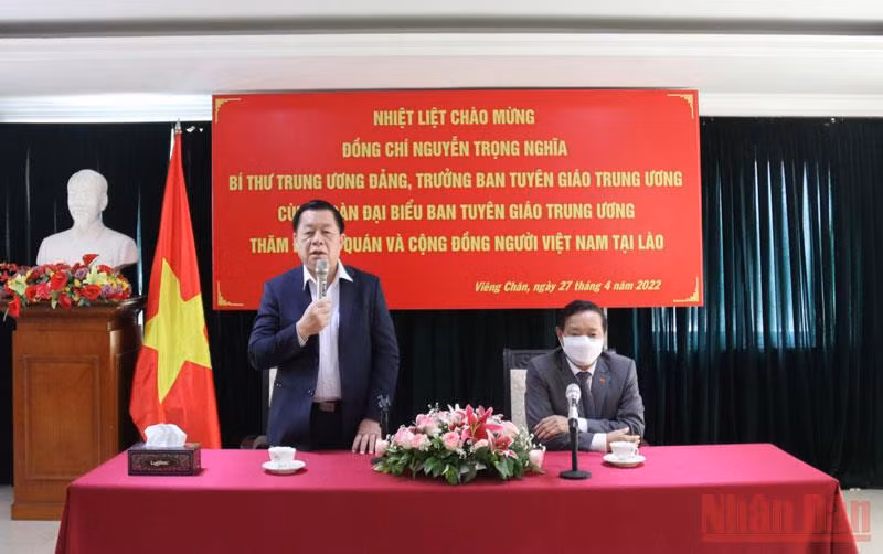 Đoàn đại biểu Ban Tuyên giáo Trung ương thăm Báo Pasaxon Lào -0