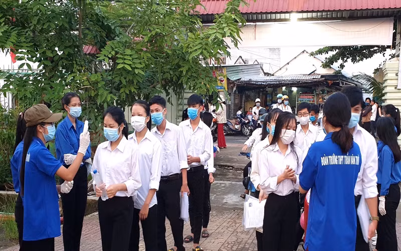 Các hoạt động tình nguyện, tiếp sức mùa thi gây ấn tượng tại vùng sông nước Cà Mau. 