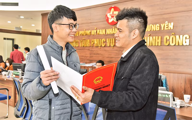 Rút ngắn thời gian cấp phép thành lập doanh nghiệp giúp thúc đẩy dòng vốn chảy vào sản xuất, kinh doanh. Ảnh: Thanh Lâm