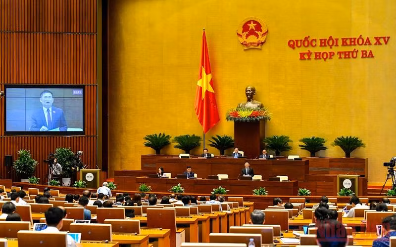 Bộ trưởng Tài chính Hồ Đức Phớc giải trình, làm rõ một số ý kiến đại biểu Quốc hội nêu trong phiên thảo luận, chiều 27/5. (Ảnh: KHOA NGUYÊN)