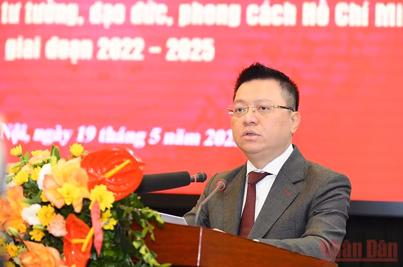 Đồng chí Lê Quốc Minh, Tổng Biên tập Báo Nhân Dân, Phó Trưởng Ban Tuyên giáo Trung ương, Chủ tịch Hội Nhà báo Việt Nam phát biểu tại lễ phát động.