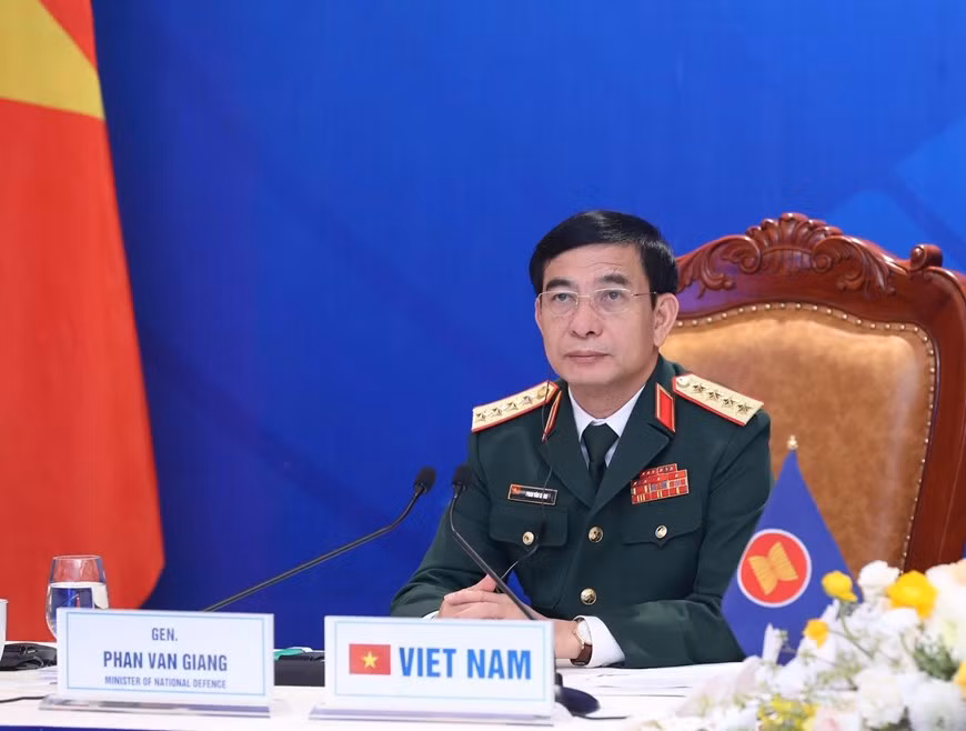 Đại tướng Phan Văn Giang, Bộ trưởng Quốc phòng Việt Nam, dự Hội nghị hẹp Bộ trưởng Quốc phòng các nước ASEAN theo hình thức trực tuyến. (Ảnh: TTXVN)