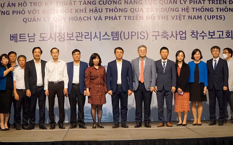 Các đại biểu chụp ảnh lưu niệm tại Hội nghị.