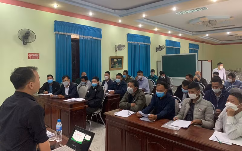 Các chủ rừng là cộng đồng bản tham gia tập huấn.