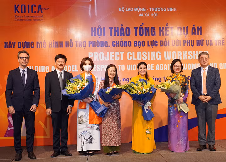 Phụ nữ, trẻ em luôn là đối tượng ưu tiên hỗ trợ trong dịch Covid-19 -0