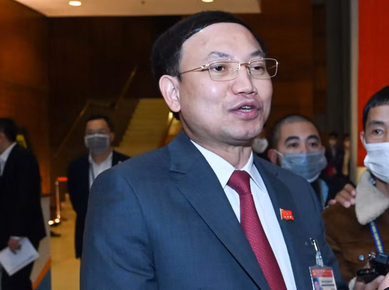 Đồng chí Nguyễn Xuân Ký, Bí thư Tỉnh ủy Quảng Ninh trả lời phỏng vấn báo chí tối 30-1, bên lề Đại hội Đảng lần thứ XIII. Ảnh: DUY LINH.