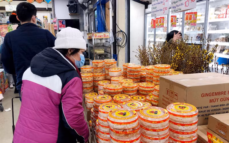 Đi chợ Tết Tân Sửu ở Paris -0