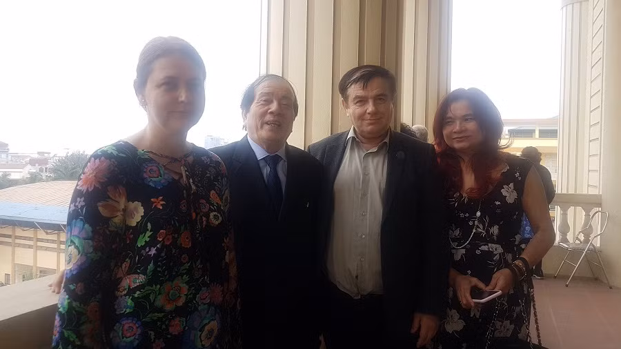 Nhà văn, dịch giả Andrea H. Hedeș: Liên kết con người với nhau là chìa khóa dẫn đến sự thành công -0