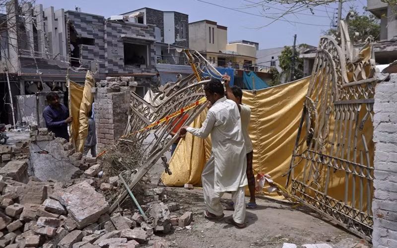 Hiện trường một vụ đánh bom tại Lahore, Pakistan, tháng 6-2021. (Ảnh: AP)