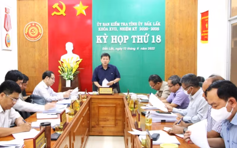 Một phiên họp xem xét kỷ luật đảng viên vi phạm của Ủy ban Kiểm tra Tỉnh ủy Đắk Lắk trong tháng 6/2022.
