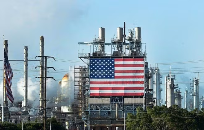 Cơ sở lọc dầu Wilmington của Mỹ ở Los Angeles, California. (Ảnh: AFP/TTXVN)