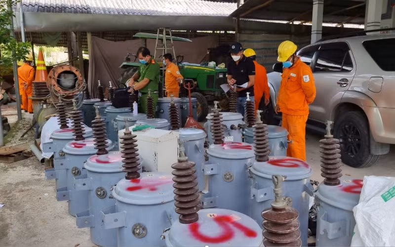 Bắt giam nhân viên điện lực trộm cắp tài sản -0