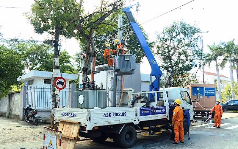 Bảo đảm an toàn điện mùa mưa bão -0