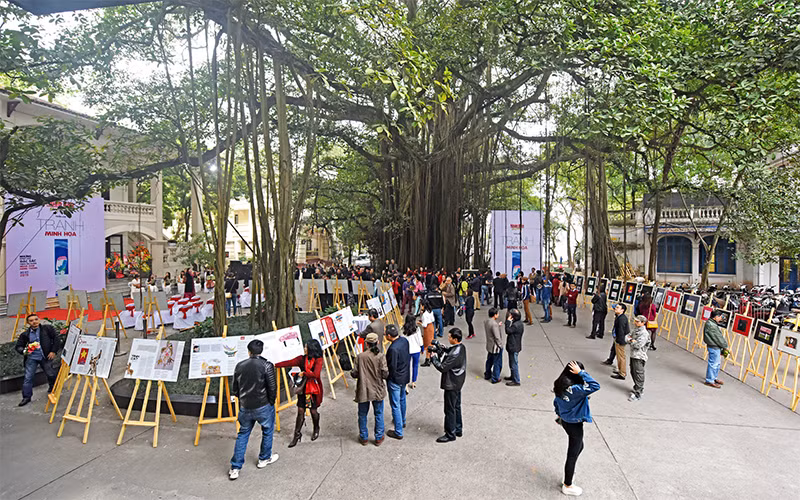 Triển lãm tranh minh họa do Báo Nhân Dân hằng tháng tổ chức năm 2015. Ảnh: Dương Mai