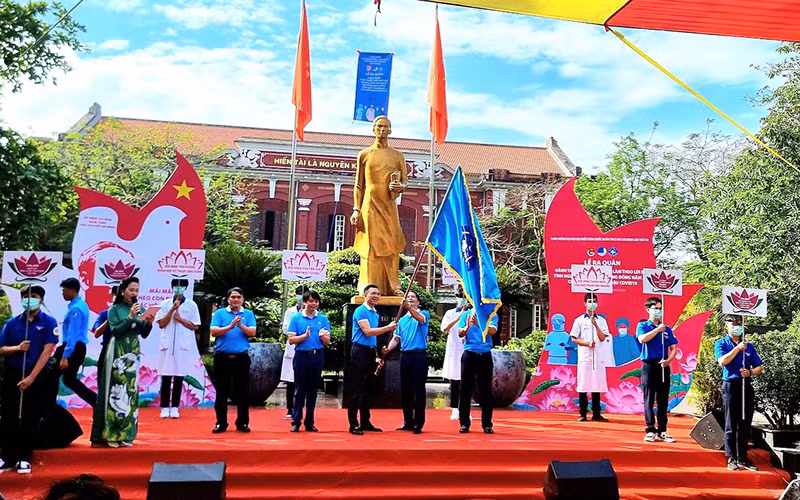 Hoạt động của lãnh đạo Đảng, Nhà nước -0