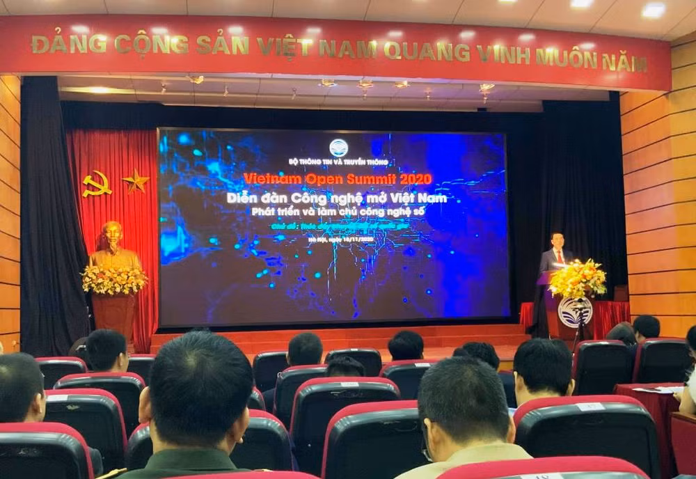 Bộ trưởng Nguyễn Mạnh Hùng: 